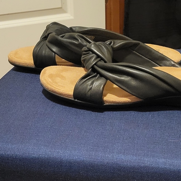 Earth Origins Slip-on Sandals - Picture 3 of 6